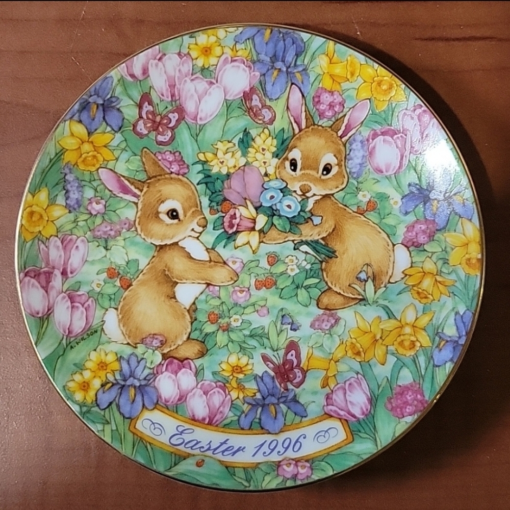 1996 Avon Easter Plate "Easter Bouquet"